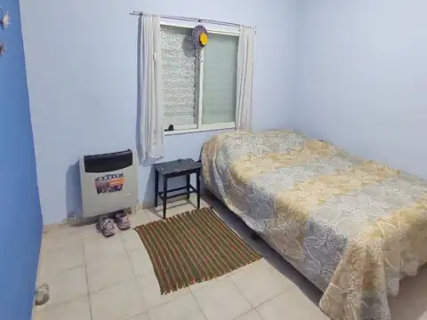 Calle 152bis esq 521 - Casa 2 dormitorios c/ cochera y monoambiente