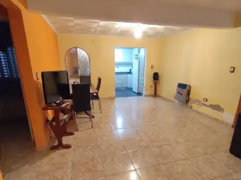 Casa 3 ambientes con 1 baño