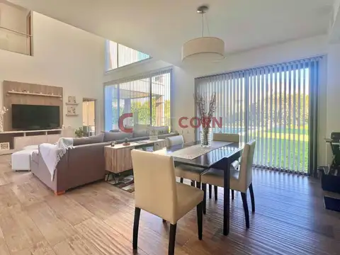 Casa 6 ambientes con 4 baños