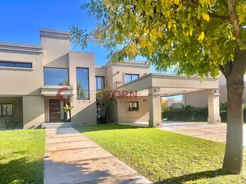 Venta Casa 6 AMB ubicación central, Terravista.