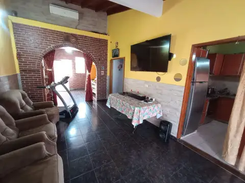 Depto Tipo Casa en Venta en Villa Luzuriaga, USD 90.000