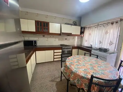 Casa 5 ambientes con 1 baño