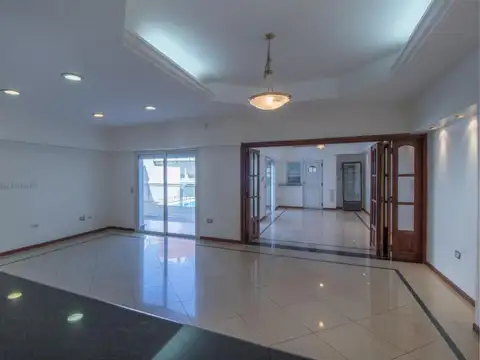 Casa 12 ambientes con 6 baños