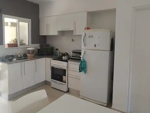 Casa 2 ambientes con 2 baños