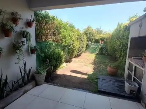 Casa en Alquiler con 1 cochera