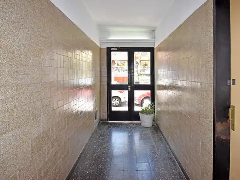 Departamento 2 ambientes 2°piso x esc, b/exp