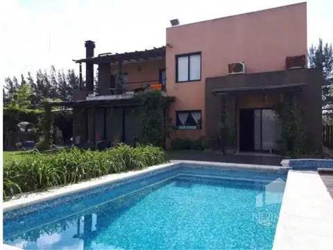 Casa 6 ambientes con 5 baños