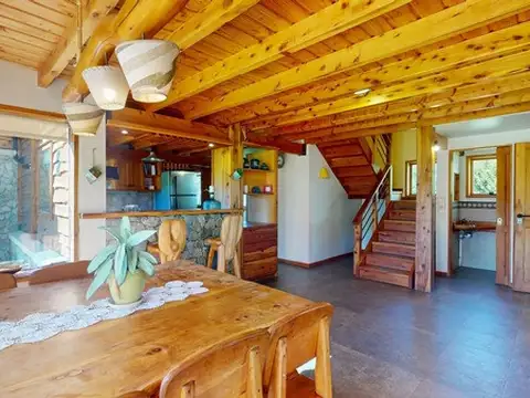 Casa en Alquiler con 2 cocheras