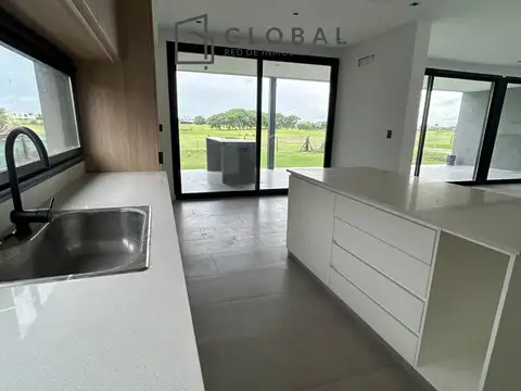 Casa en Venta en El Cantón - Barrio Golf, USD 435.000