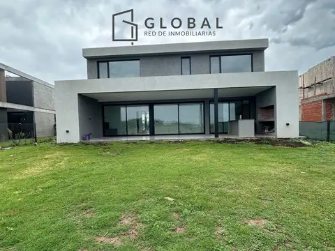 Casa en Venta al golf, barrio El Cantón