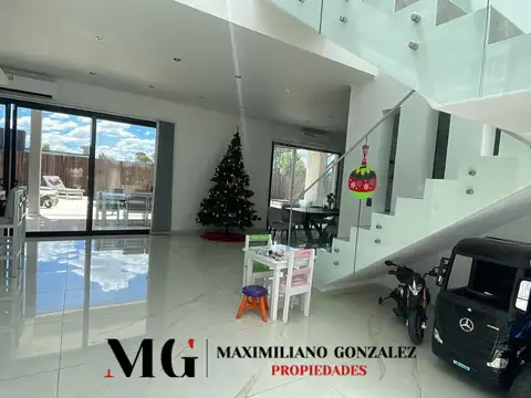 Casa 6 ambientes con 4 baños