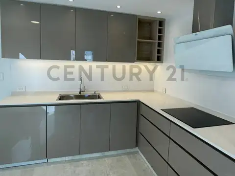 44 entre 11 y 12. Dúplex en altura, terraza y quincho propios.