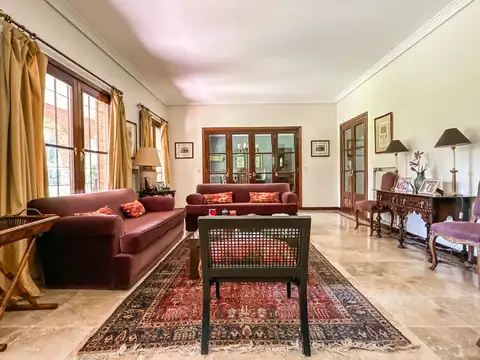 Casa en Venta con 2 cocheras
