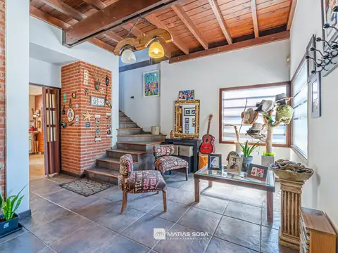 Joaquin V Gonzalez  al 800