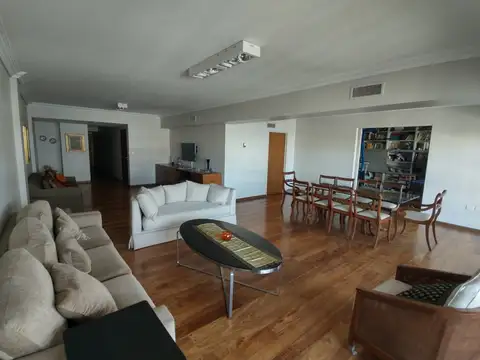 EXTRAORDINARIO PISO AL FRENTE CON BALCÓN ATERRAZADO