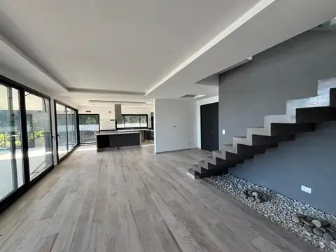 Casa en Venta en El Canton, USD 480.000