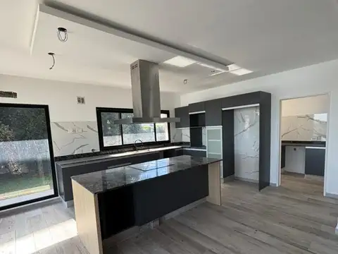 Casa 5 ambientes con 2 baños