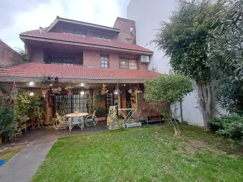 Casa en venta en Martinez alto, 5 ambientes muy buen estado.