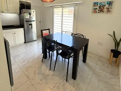 Depto. tipo casa 4 Ambientes en venta en Lanusita