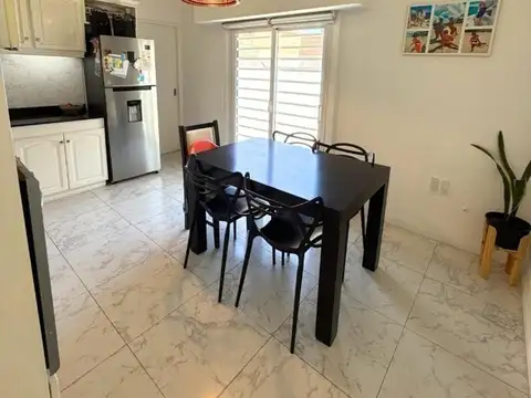 Depto. tipo casa 4 Ambientes en venta en Lanusita