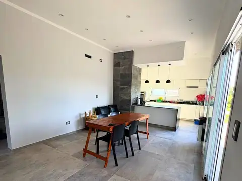 Casa 3 ambientes con 2 baños