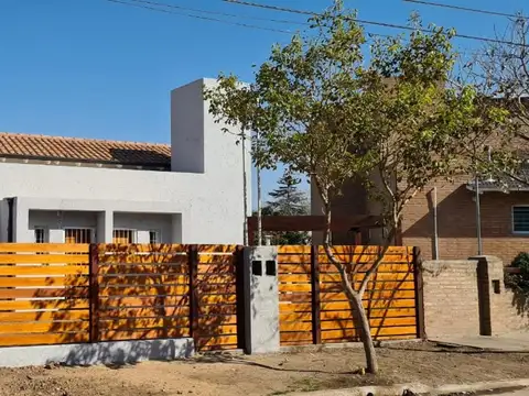 Casa 3 ambientes con 2 baños