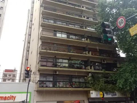 Precioso departamento de 3 ambientes, a/profesional en excelente estado, super luminoso frente boca SUBTE "B"