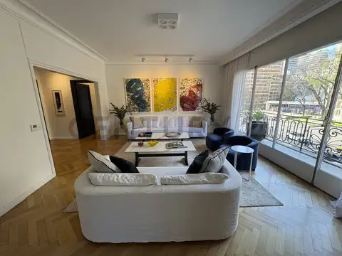 Av. del Libertador 2400, Piso 0