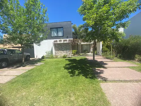 Casa en Alquiler Temporal en San Gabriel 4 dormitorios, Villanueva 100