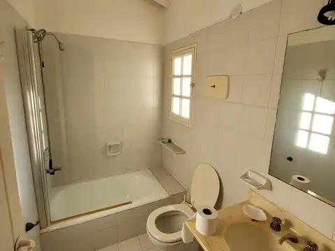 Casa 4 ambientes con 4 baños