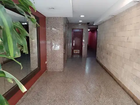 VENTA OFICINA 39 M2 AL FRENTE OPORTUNIDAD 