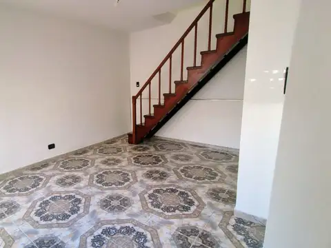 Depto Tipo Casa en Alquiler de 3 ambientes
