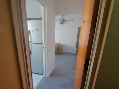 Departamento 3 ambientes con balcón  muy bueno