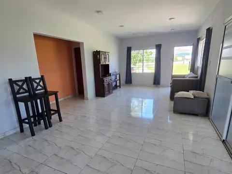 Casa 3 ambientes con 1 baño