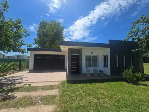 VENTA CASA 2D CON PILETA EN Bº AYRES DEL NORDESTE