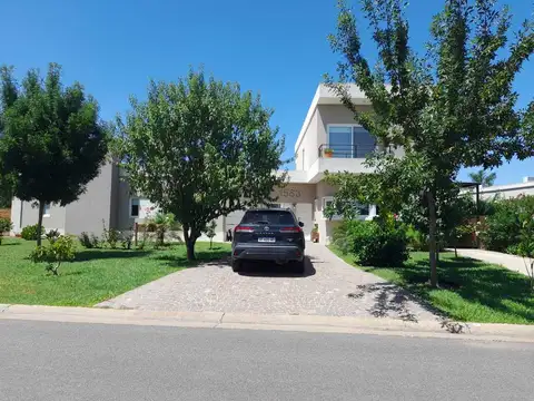 CASA VENTA BARRIO HARAS SANTA MARIA