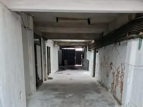 GREGORIO POMAR 4100, SE VENDE, DEPOSITO 1100 m2 en PH