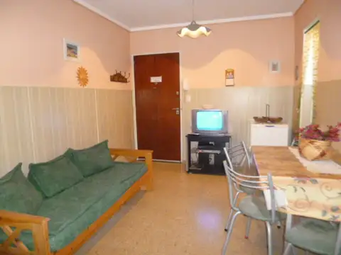 Monoambiente sobre calle Peatonal