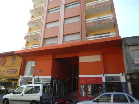 Monoambiente sobre calle Peatonal