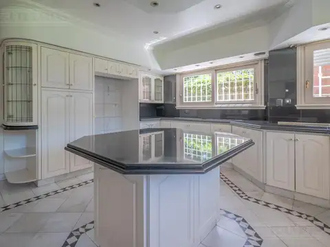 Julián Navarro al 4100