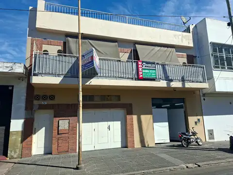 Venta galpón, amplio depto,  y espacio libre.