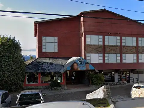 Alquiler de 5 oficinas/consultorios. Esquina de Av. Pioneros y Av. Boock