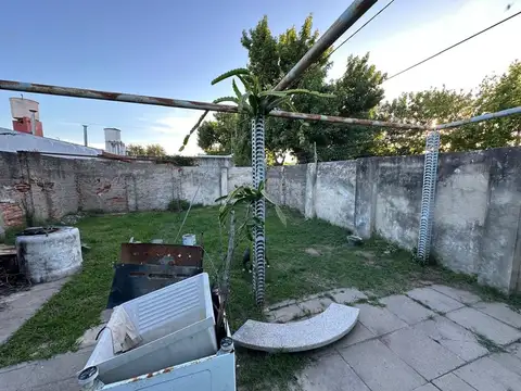 Venta casa a refaccionar en esquina