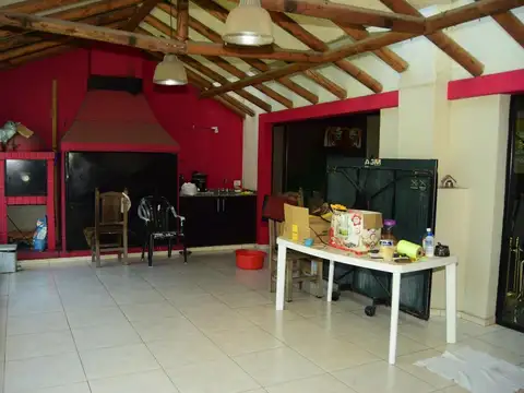 Casa en Venta con 3 cocheras