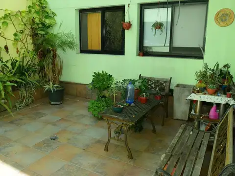 Casa 8 ambientes con 3 baños