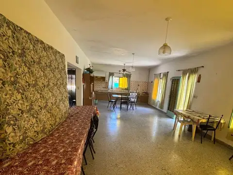 Casa en Venta con 3 cocheras