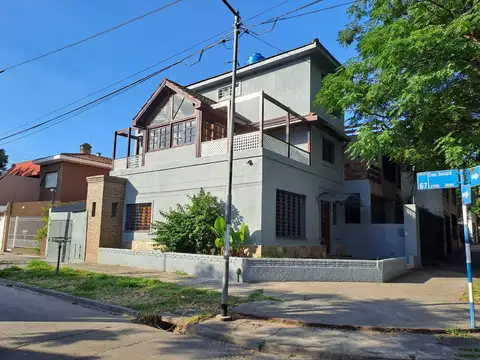 Casa 5 ambientes con 3 baños