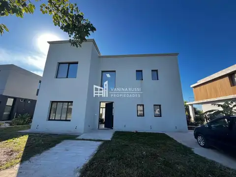 Casa en venta de 4 dormitorios c/ cochera en Puertos Ceibos