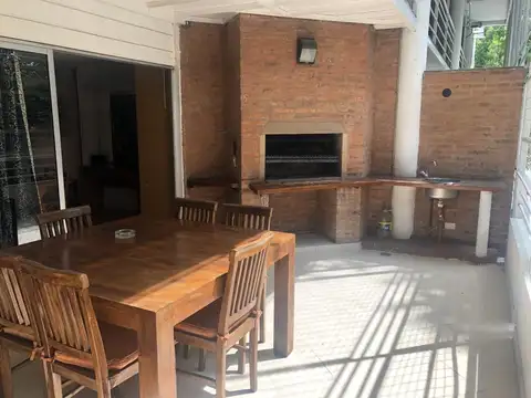 Edificio de 5 Pisos en muy buen ubicación