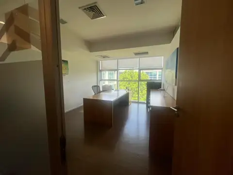 Oficina en Alquiler en Pilar, USD 2.600